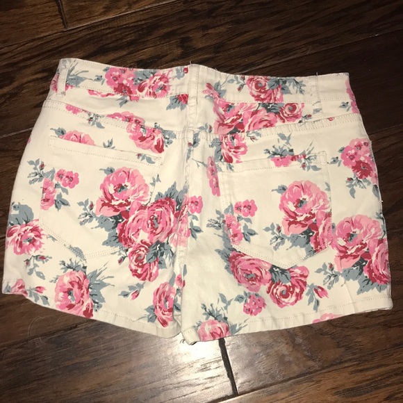 Forever 21 Shorts - Picture 2 of 3